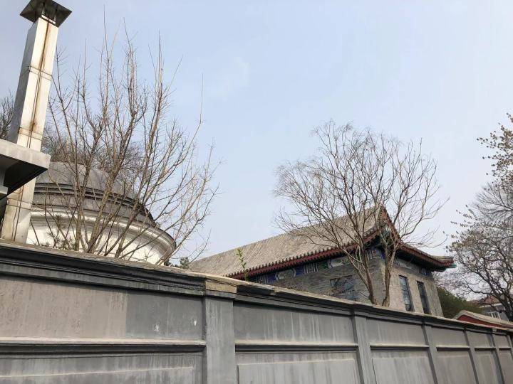 还有现代文豪茅盾先生的故居,甚至有一座不对外开放的蒋介石行辕