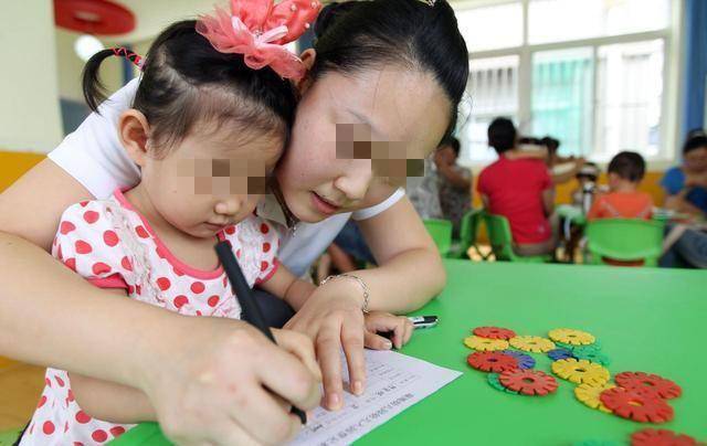 教育|幼儿园“超前教育”危害有多大？不用等娃长大，二年级后就会爆发