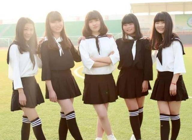 因为|为iphone6出道靠丑走红，后参加选秀被利用炒作，第一期就遭淘汰