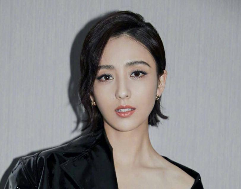 姐妹有种“不公平遗传”叫佟丽娅姐妹，一个美若天仙，一个平平无奇