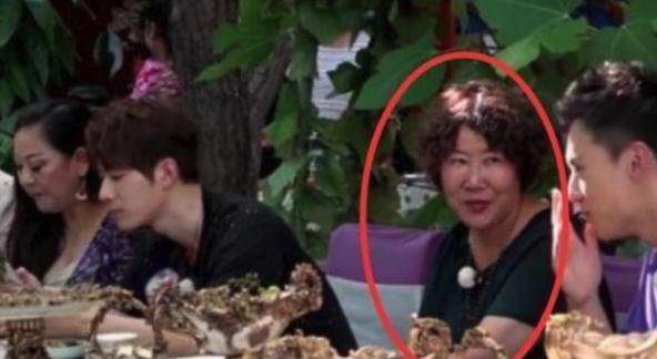 姐妹有种“不公平遗传”叫佟丽娅姐妹，一个美若天仙，一个平平无奇
