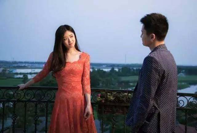 加点 衣服、裙子这么单调,不如加点“蕾丝”元素,上身优雅洋气又高级