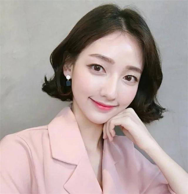 长发奔四奔五的女人，建议剪掉长发留短发，原因有4点，重点不是好看