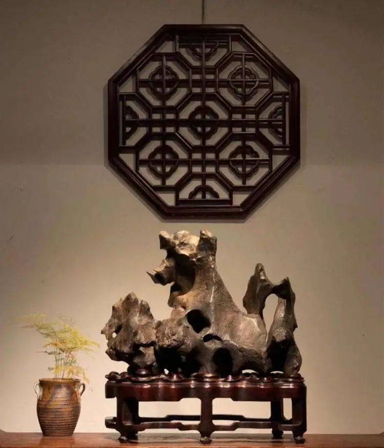 居有石 宅不穷 人和室雅 粉紫色