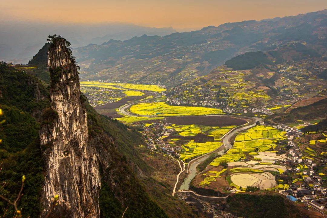 白芷山,清朝贵州著名诗人梁宗鲁出生地;中国方竹笋之乡,大娄山方竹之