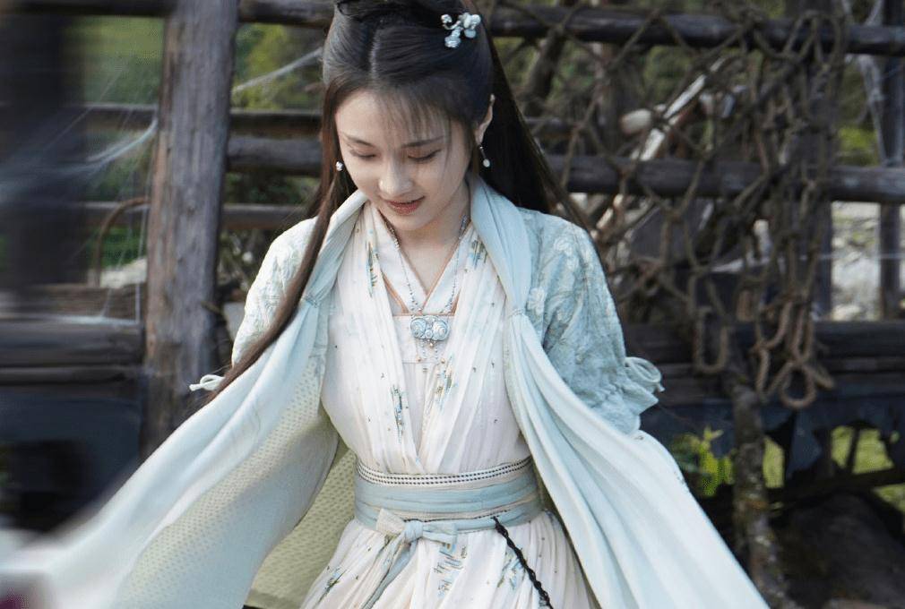 王一博太皮张慧雯成团欺,被要求吐口水引爆笑,全方位展示太魔性_孙坚
