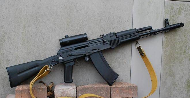 AK-107突击步枪图片