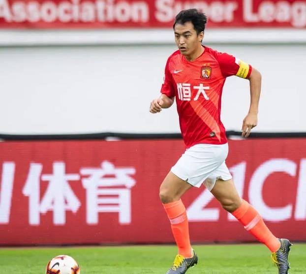 原创国足前队长冯潇霆疑似退役暗讽巩汉林网友格局太小