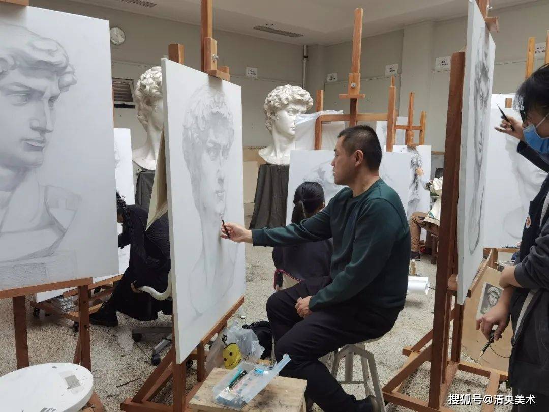 走进中央美术学院课堂|造型学科基础部《素描石膏》_教学_卢征_余陈