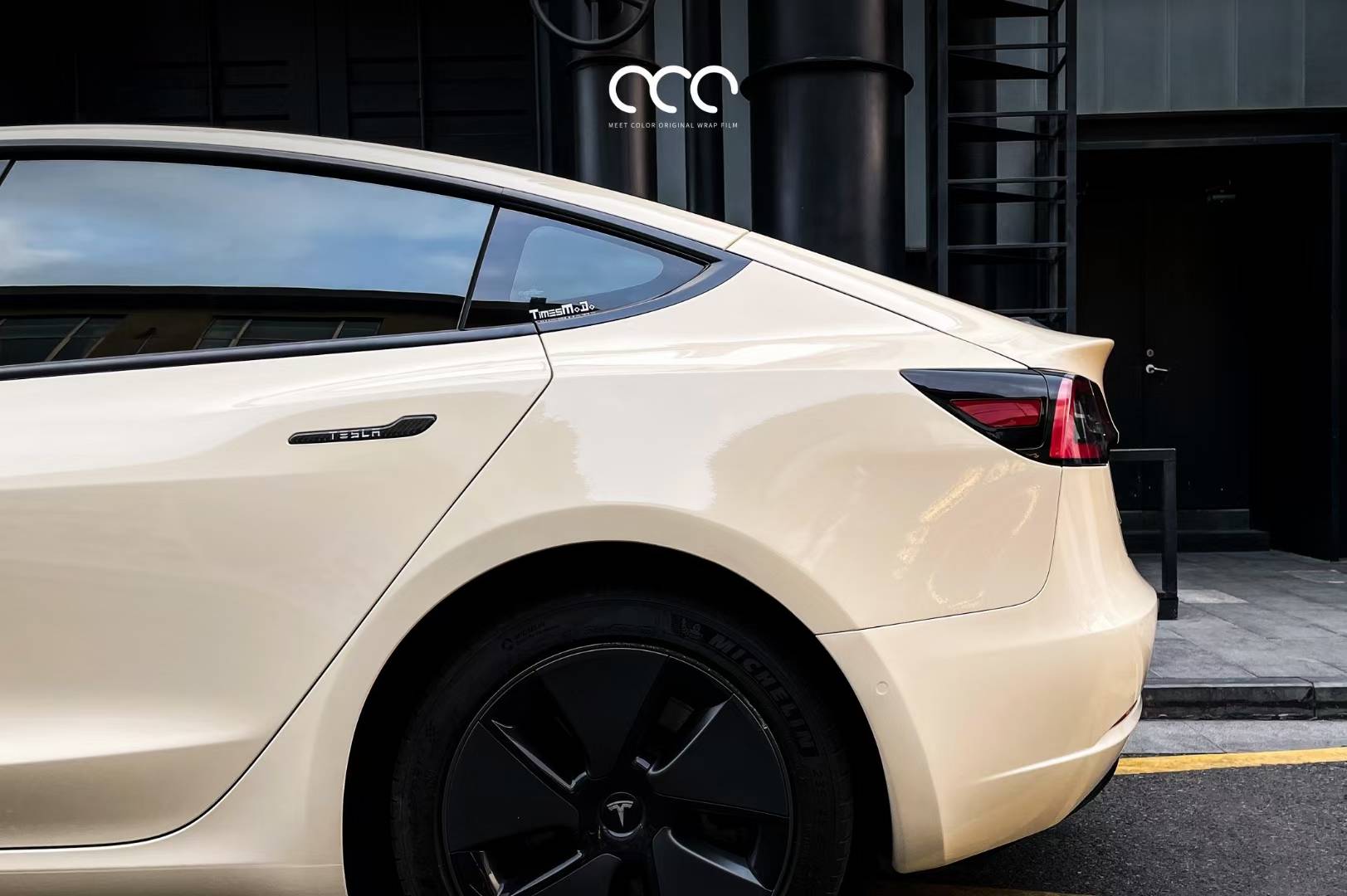 特斯拉model3全车漫彩改色膜颜色亮沙漠黄