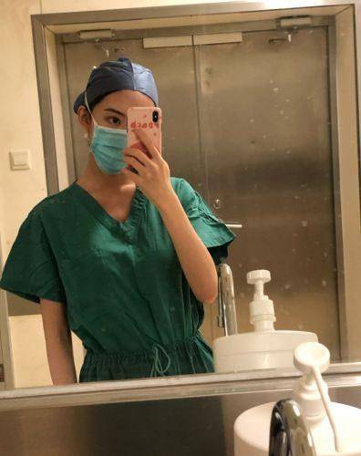 一个医生,不仅能在医院里当白衣天使当代割裂青年有两把刷子如此反差