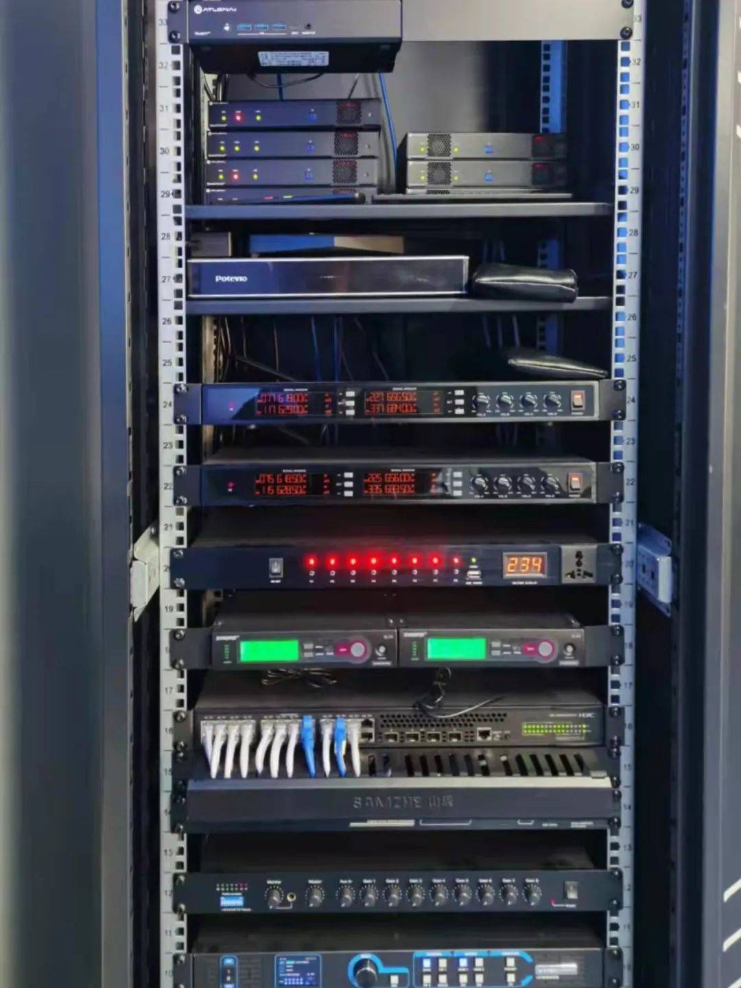 大培训室机柜▲小会议室机柜泗洪县人民医院培训中心的改造项目