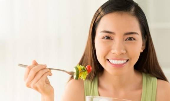 缓冲|起床第一件事,不是喝水,也不是上厕所,而是它,你做对了吗?