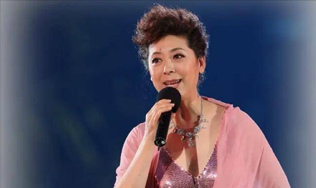 原创10岁丧母的关牧村事业坎坷有泪69岁的她给百岁老父尽孝