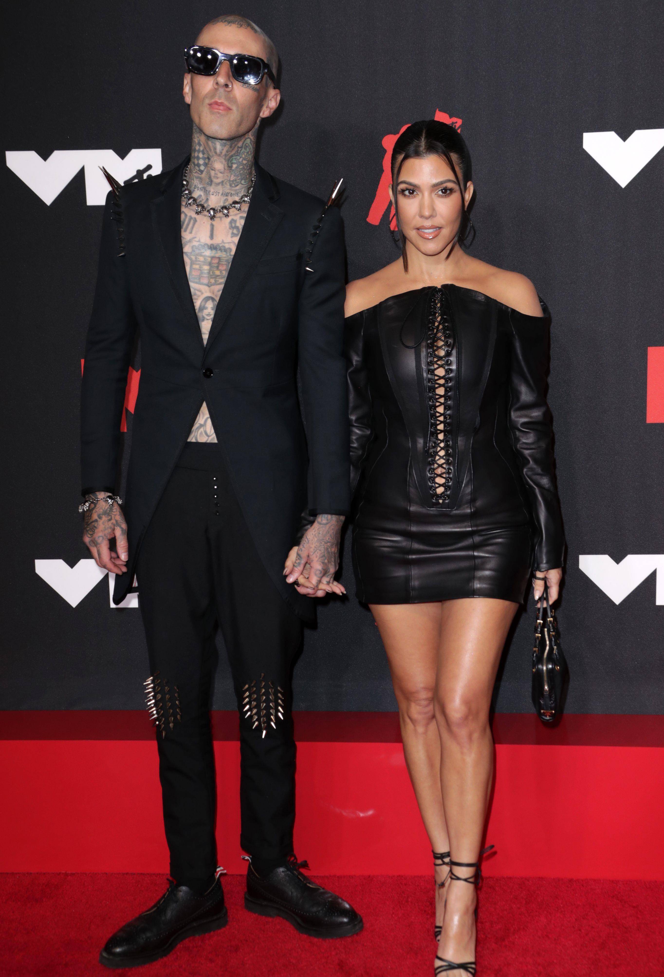 大姐 卡戴珊五姐妹之大姐考特尼·卡戴珊选择的高跟鞋有哪些？