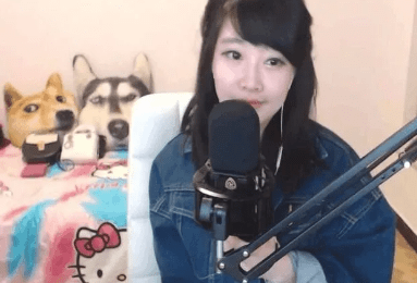 因为|2年前，因5000万跟斗鱼解约的冯提莫，如今怎么样了？！