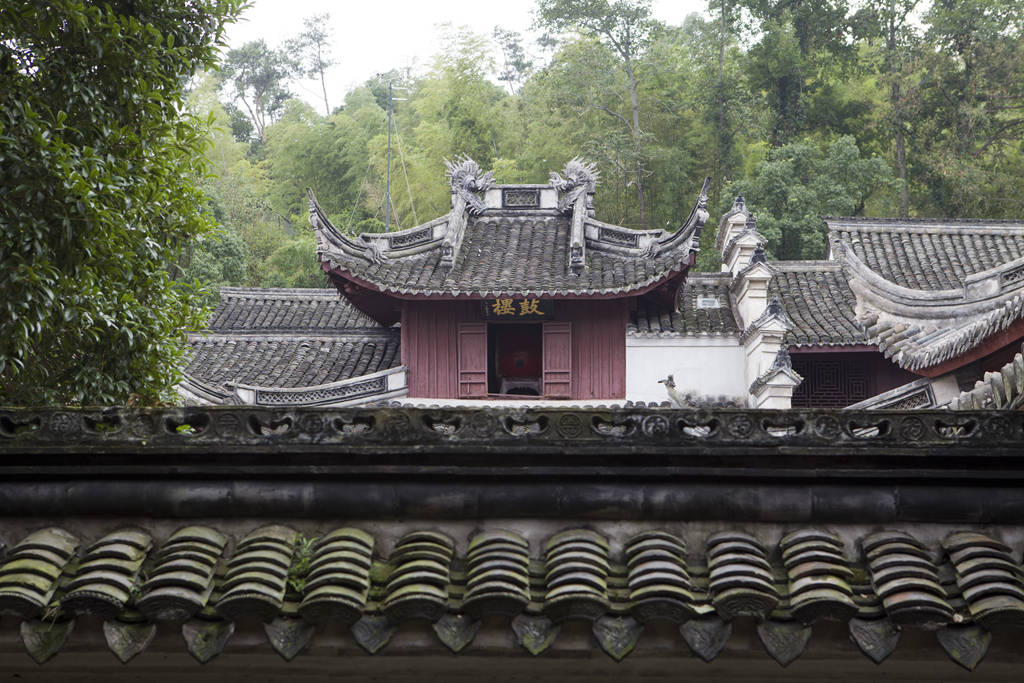 藏在宁波深山的千年古寺，始建于东汉时期，大雄宝殿又称无梁殿