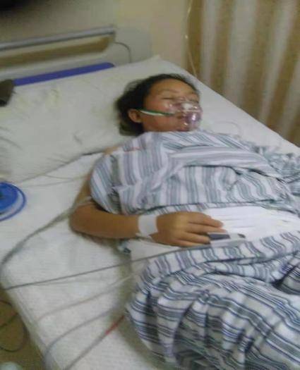 李爱芹是同元熙的一名代理商,2017年7月老公张保库胃出血住院手术治疗