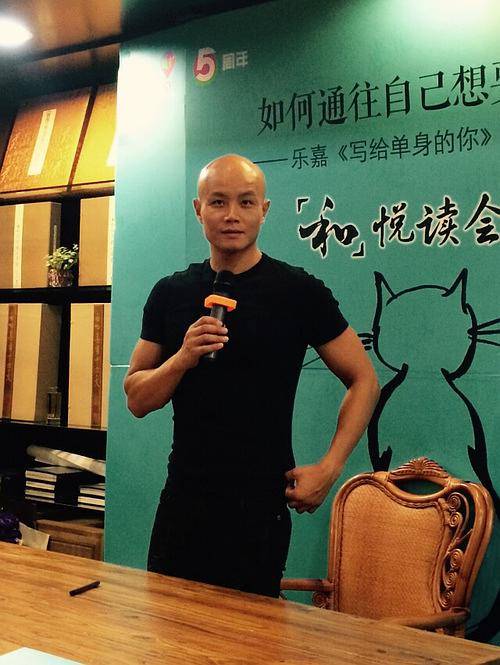 乐嘉|46岁的乐嘉，混成这样该怪谁呢？成于富豪妻子败于自己！