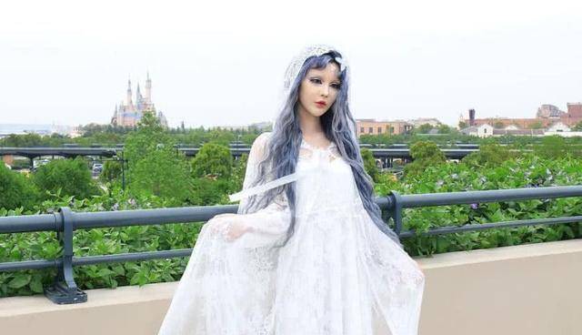 土豪动108刀整成真人芭比，吃饭不敢张嘴，土豪砸400万求卸妆吓坏众人
