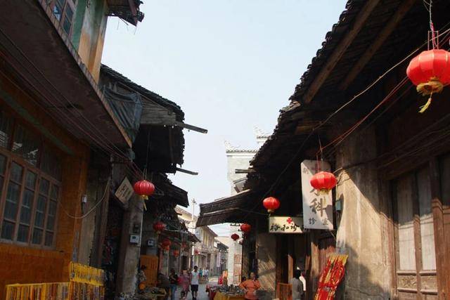 广西被遗忘的古镇，藏有15000多块青石组成的老街，却无人知！