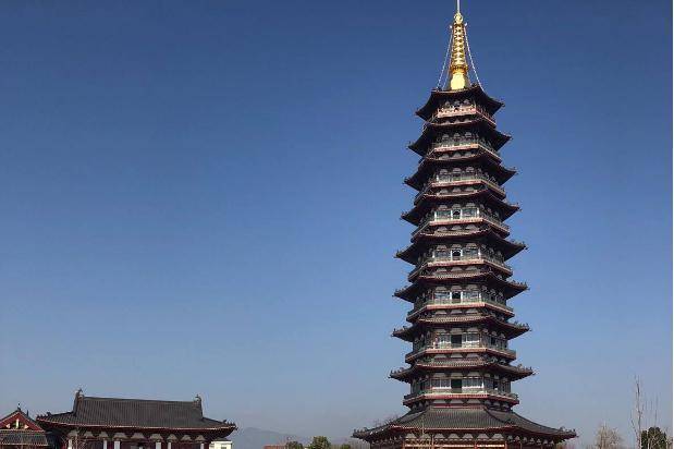 浙江第一塔，以万佛命名，始建于三国时期，还是当地的地标性建筑