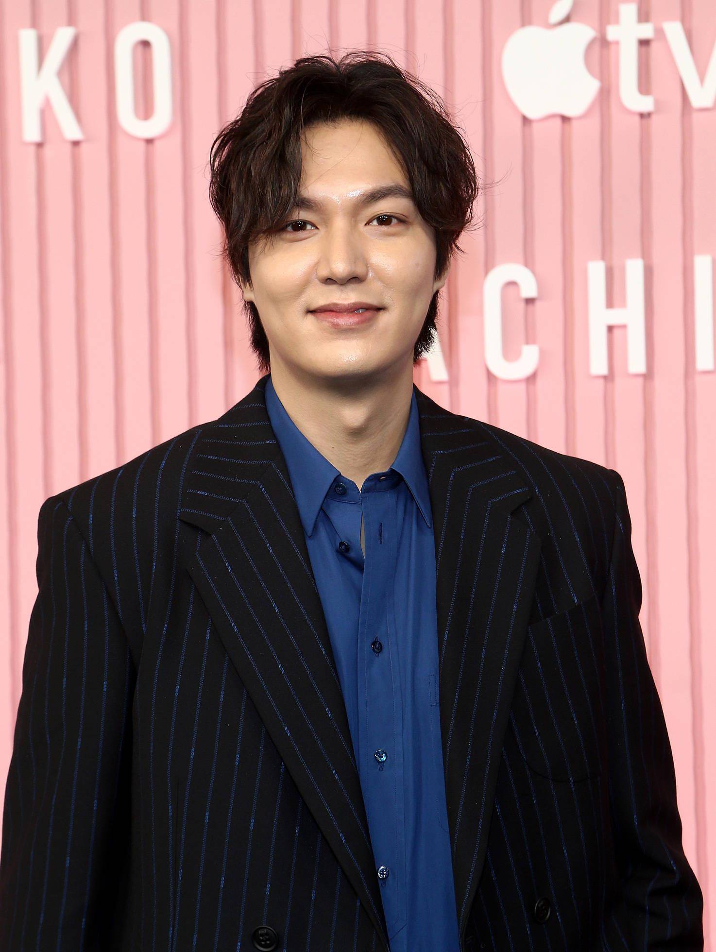 李敏镐在2021年没有推出新作品,一头扎在新剧的拍摄当中,曝光也有所