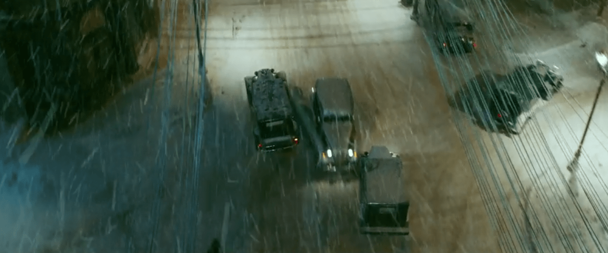 敌人|《悬崖之上》网播,资深导演打差评:剧作薄弱、把控失利??