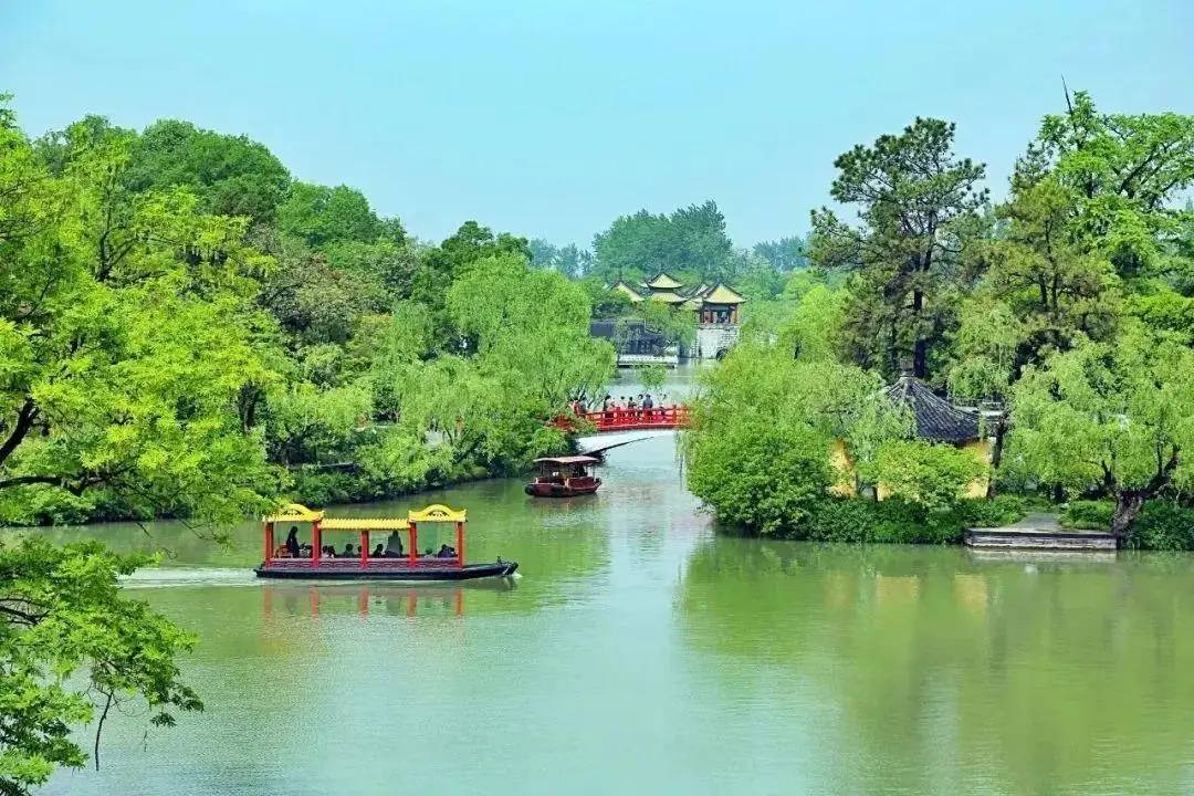 江苏一个被列入世界文化遗产的湖泊，由14大景点组成