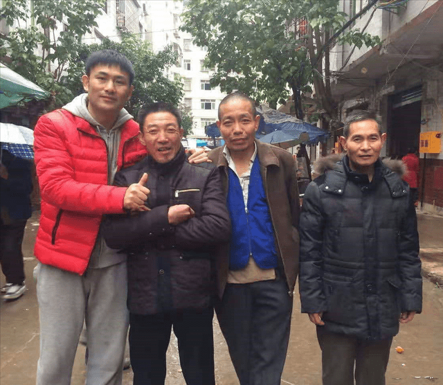 因为|《最后的棒棒》火了之后,导演何苦沉寂3年进大山,他现在在干嘛??