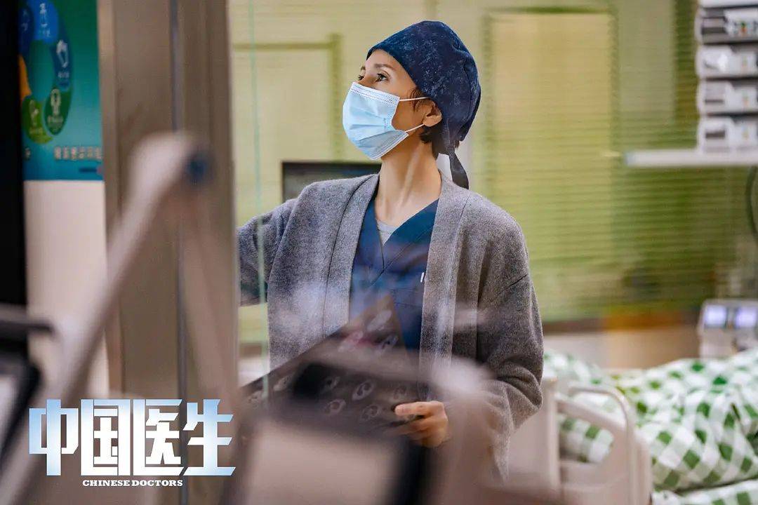 海报温柔，坚韧，勇敢，强大，这就是《中国医生》中的女性力量？