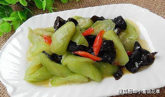 蔬菜秋燥来了，这道菜对女性帮助很大，美白养颜重返年轻