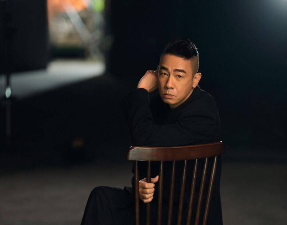 舞美|《追光吧》收视凭啥拉垮？节目组该如何破局？答案全在张卫健身上！！