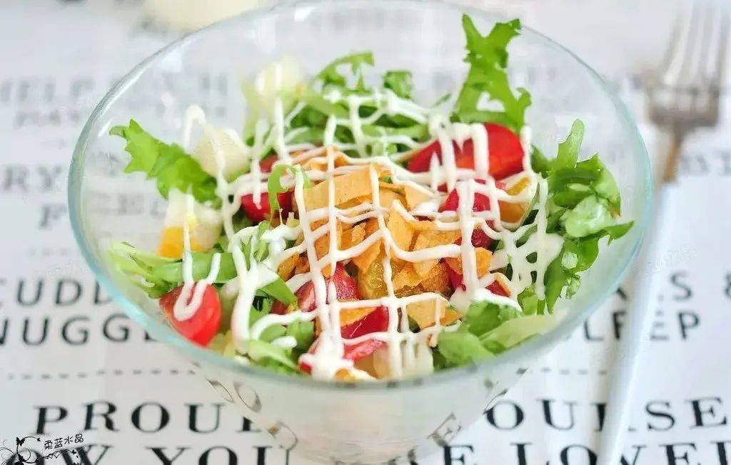 营养素|小鹏健康膳食坊|受年轻人追捧的轻食,真的健康吗?