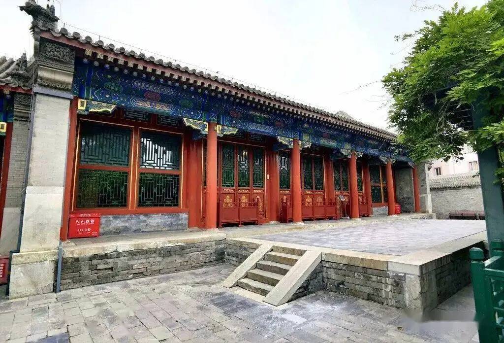 北京一座曾是和珅住过的房屋，是一座王府建筑群，是5A景区