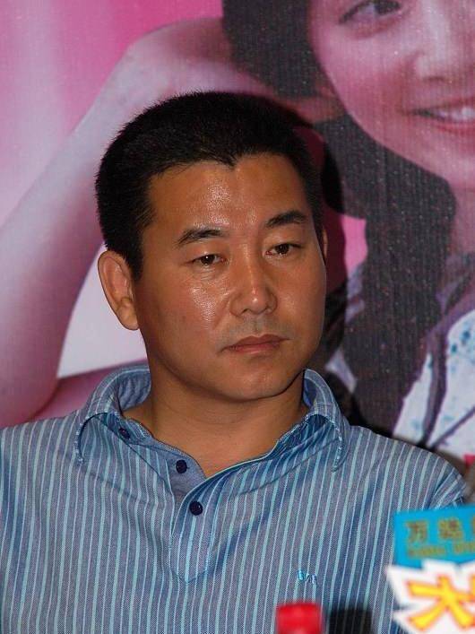 很多人都不知潘长江还有弟弟,长相差距太大,怪不得合照都看不出_潘长