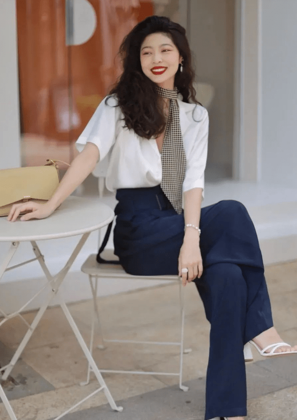 什么 女人穿衣如何摆脱“土气感”?款式经典,色系大方,才能优雅好看