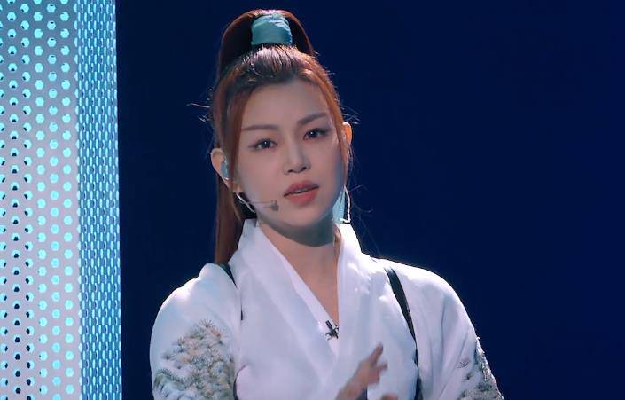 马尾为啥女生都爱圆头？张柏芝和陈妍希扎高马尾，表面美和骨相美的差距