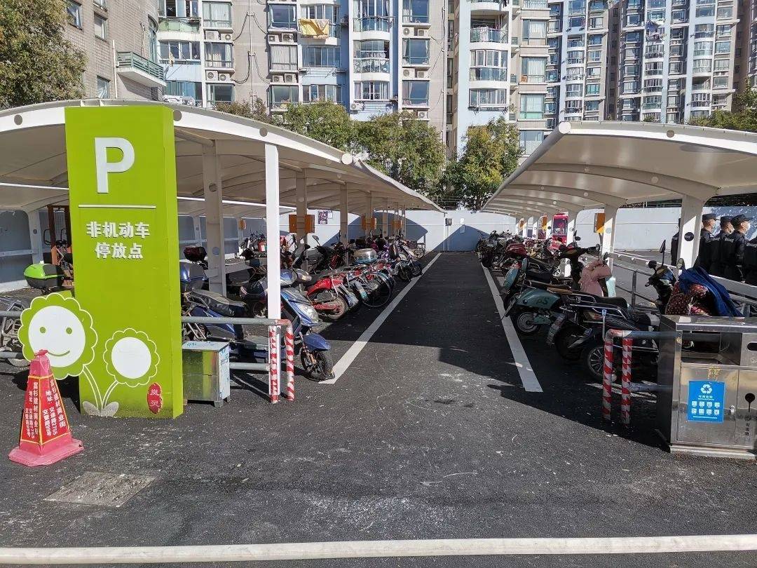 新增11个非机动车棚202个充电车位在普陀这里充电更安全