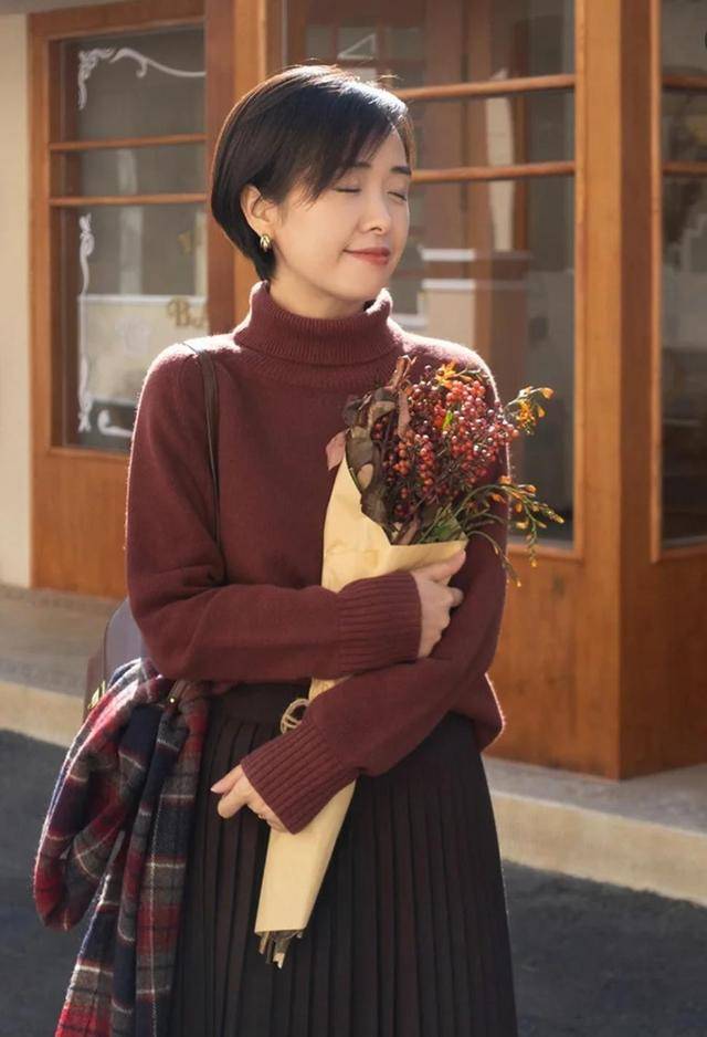 饱和度正红色太过显眼、挑气质