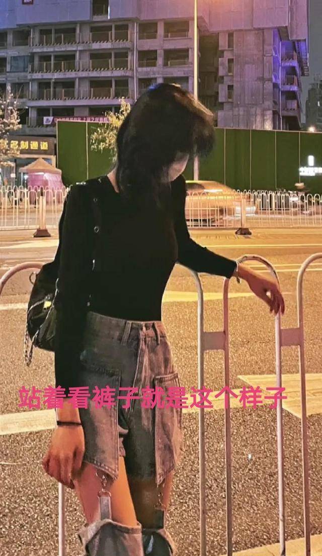 女子 广州一女子，穿潮流裤坐地铁，被大妈训斥一路：不像话