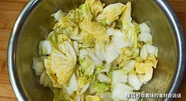 原創教你簡單快速醃辣白菜做法成菜酸甜香辣爽口醃製完就可以吃