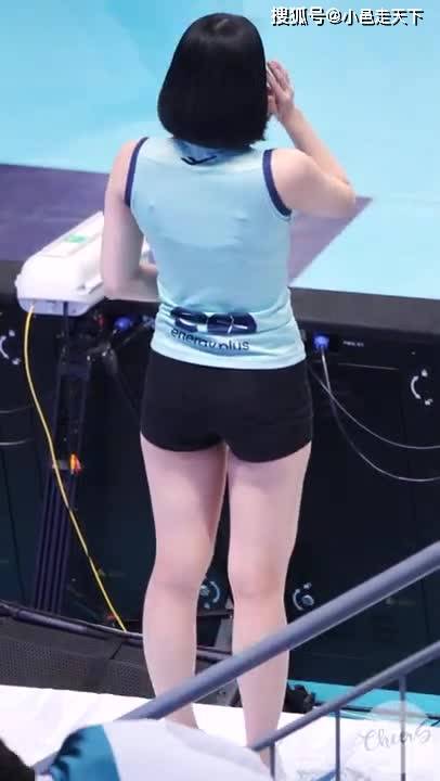 03202啦啦队合集超短裤黑色短发小姐姐球场热舞