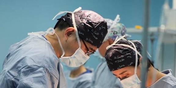 观点评论静脉曲张是女人病？这5类人是高危群体，3个自主动作改善