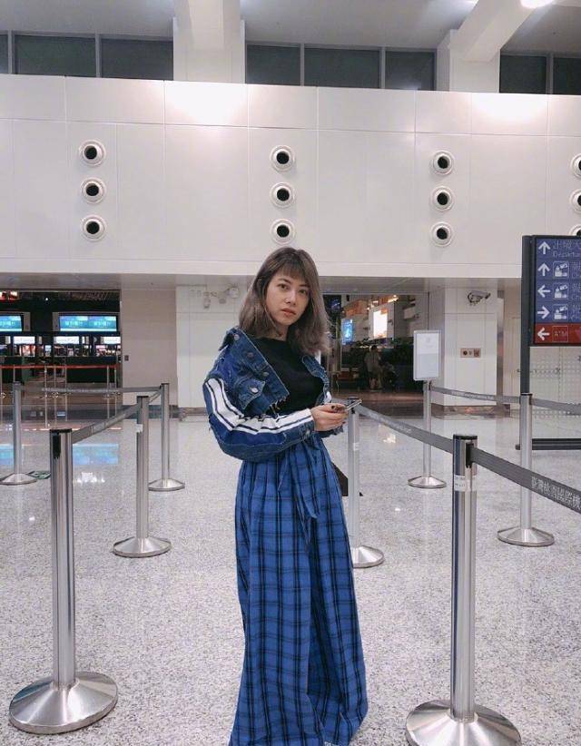 女神 41岁徐怀钰重现往昔,穿短裤嫩回18岁,当年的她可是像极了王菲