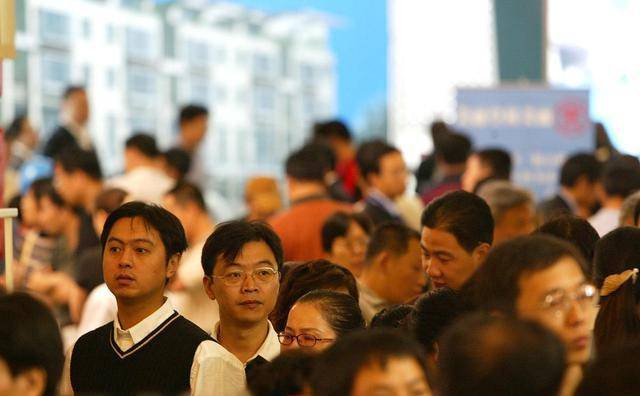 原创深圳工薪阶层大部分人的月收入是12000元还是5300元