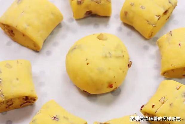 做法|南瓜红枣馒头的好吃做法，蓬松暄软，香甜营养，不错的美味早餐