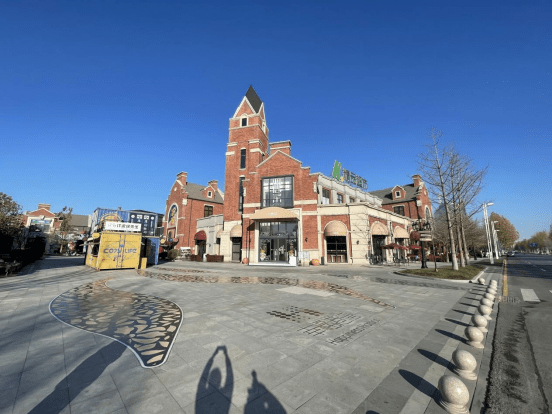 于此点一杯咖啡笑谈见闻临近幸福港湾,大湖花园天地等潮流商业书香为