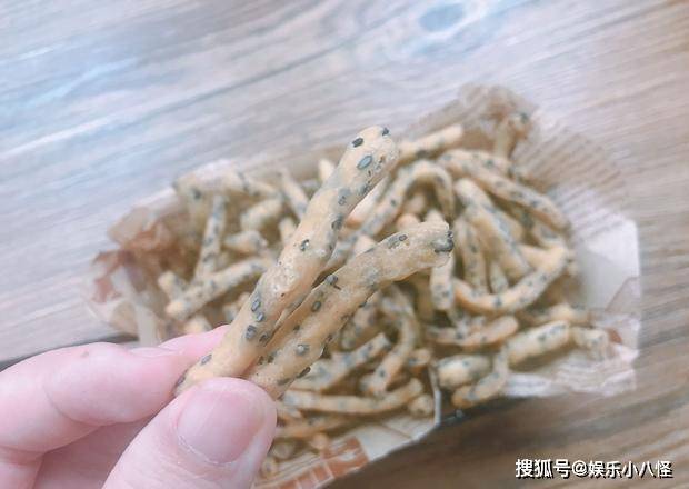 食品|用鸡蛋和面粉做的小零食，吃起来嘎嘣脆，炸一大锅都不够吃