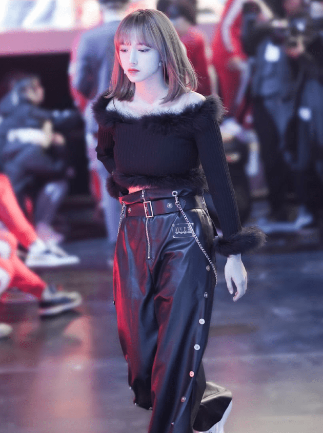 计划程潇出道4年首次尝试短发,更显精致面容,这个侧颜绝对被低估了